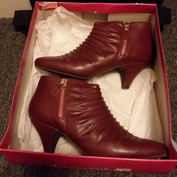 Burgundy, Ankle Boot with small heel - Picture 2 of 2